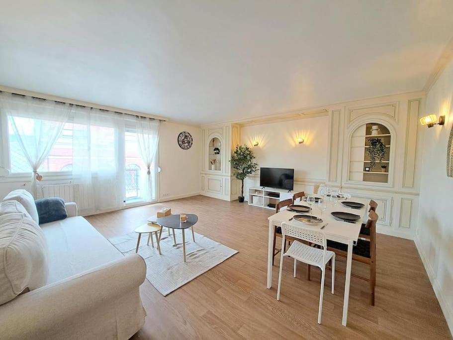 Magnifique T3 Avec Balcon Au Pied Du Metro Colbert Apartment Tourcoing Luaran gambar