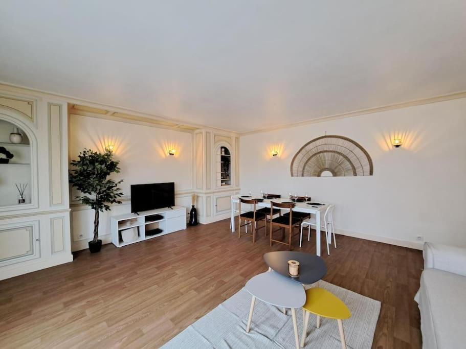 Magnifique T3 Avec Balcon Au Pied Du Metro Colbert Apartment Tourcoing Luaran gambar