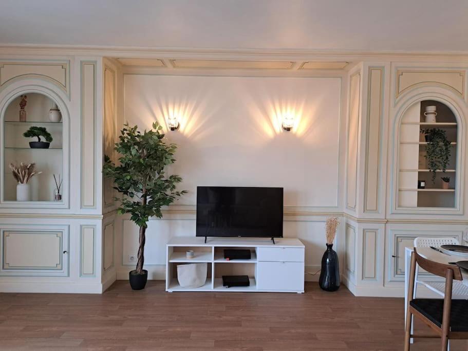 Magnifique T3 Avec Balcon Au Pied Du Metro Colbert Apartment Tourcoing Luaran gambar